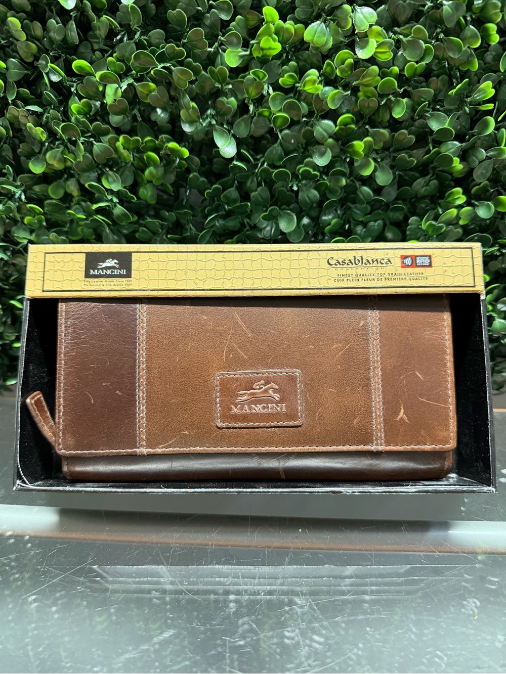 Mancini Casablanca Brown Leather Zip Clutch Wallet